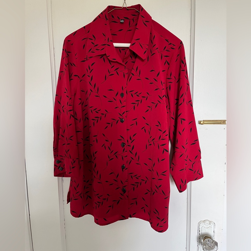 Red and black polyester top with black lining. 1X